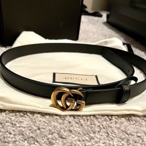Gucci black thin leather belt with shiny buckle